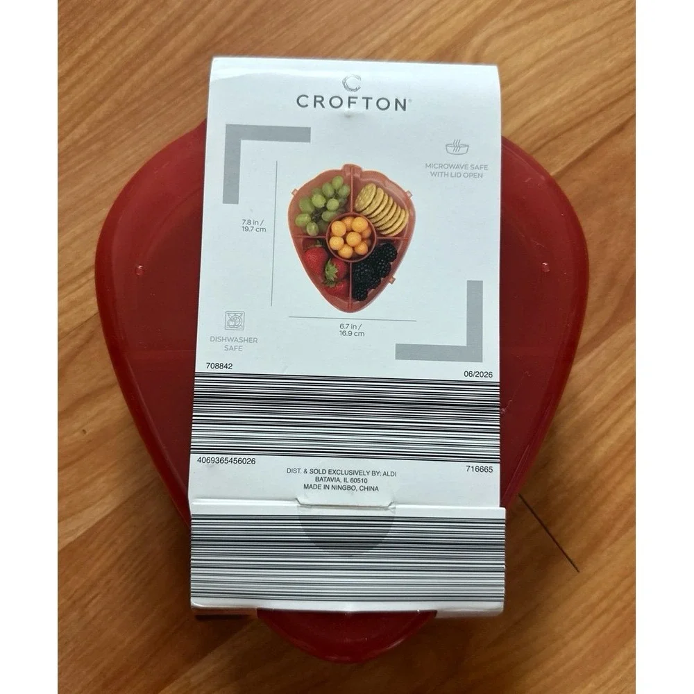 Crofton‎ Snackle Box strawberry-shaped container